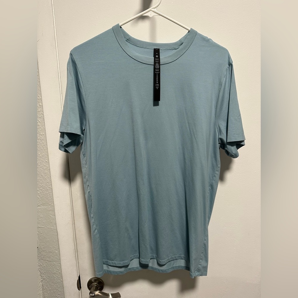 Men’s Lululemon shirt